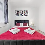 Green Hype - 10 Mins To Stadium - Sleeps 8